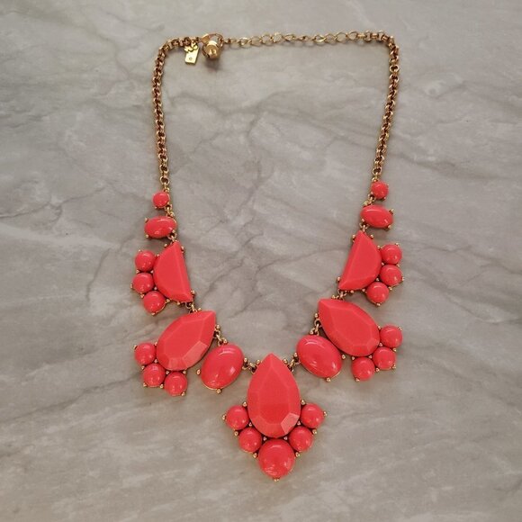 ✨ Kate Spade Day Tripper Coral Resin Rhinestones Statement Necklace ✨ - Picture 1 of 15